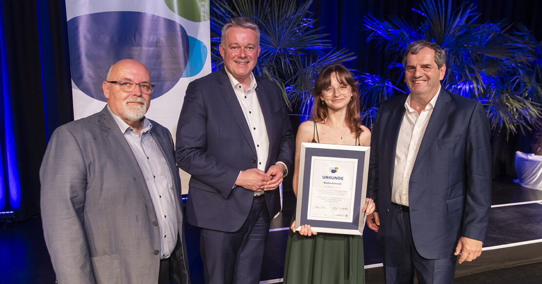 Gruppenfoto nach der Ehrung: Andreas Müller, Ministerpräsident Gordon Schnieder, Nadine Schmidt und Peter Kupczyk (v.l.n.r.). (Bild: KD Busch/SWAV)