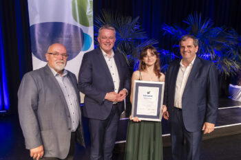 Gruppenfoto nach der Ehrung: Andreas Müller, Ministerpräsident Gordon Schnieder, Nadine Schmidt und Peter Kupczyk (v.l.n.r.). (Bild: KD Busch/SWAV)