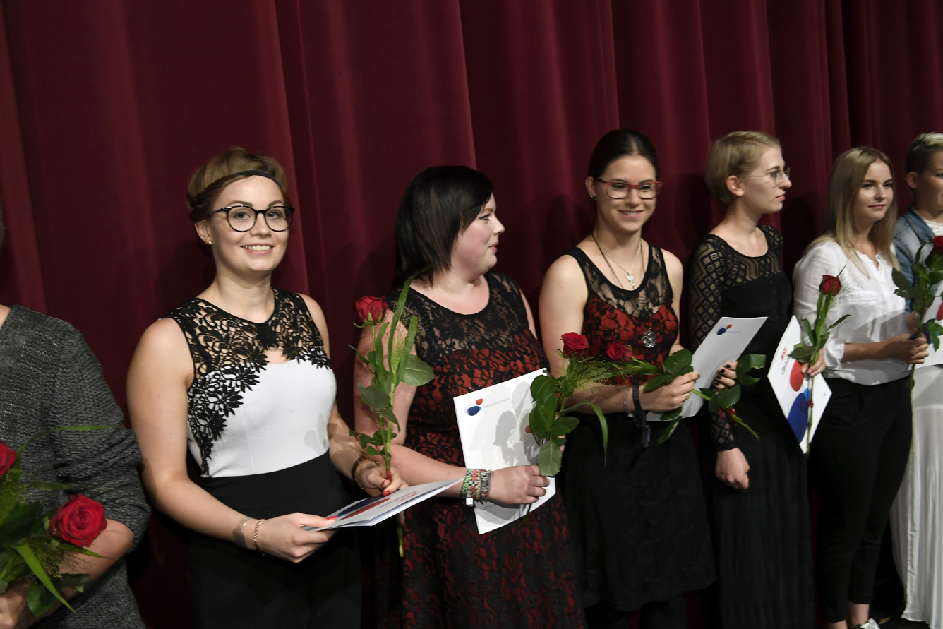 Freisprechungsfeier Leonberg 2017 Junggesellinnen auf der Bühne