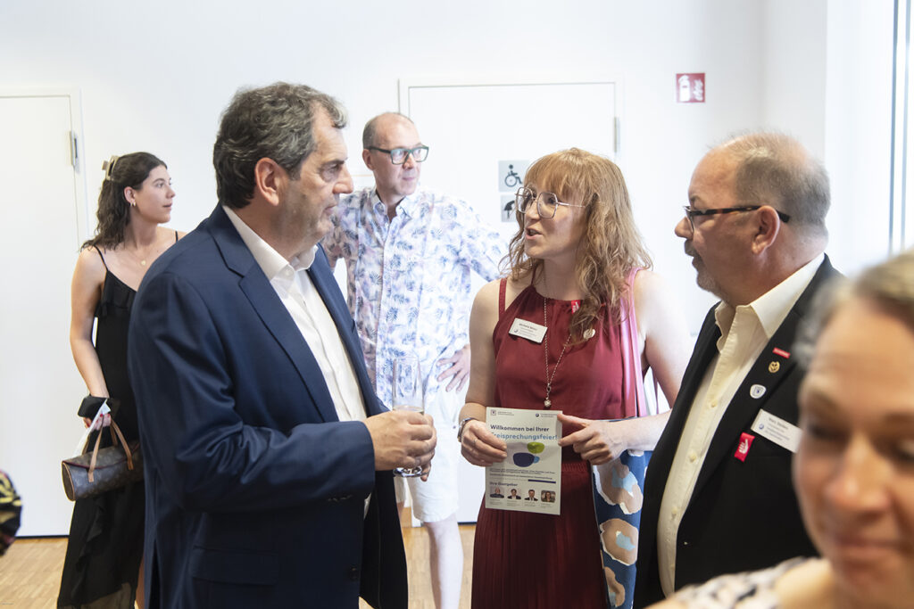 Freisprechungsfeier 2026 in Kibo &ndash; Peter Kupczyk im Gespr&auml;ch mit Michaela B&ouml;sen und Marc Steilen (beide HWK des Saarlandes)