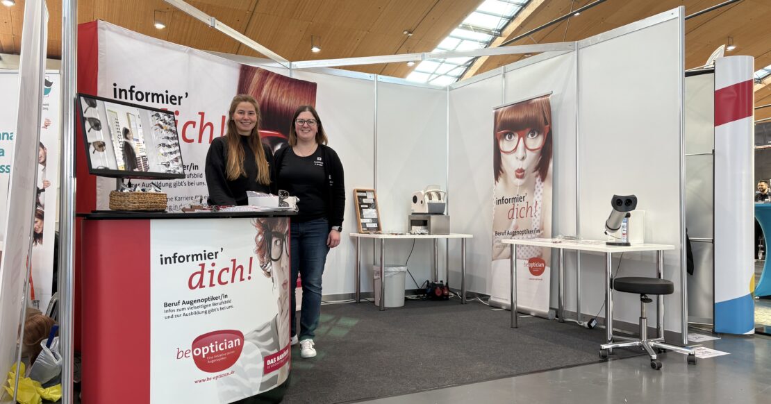 Janina Hillmann und Jasmin Bruder vertraten die Augenoptik auf der Messe Einstieg Beruf in Karlsruhe